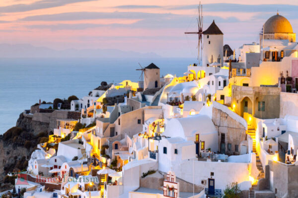 Làng Pyrgos – Santorini- Hy Lạp